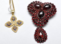 Lot 699 - A Victorian red paste brooch, in garnet style,...
