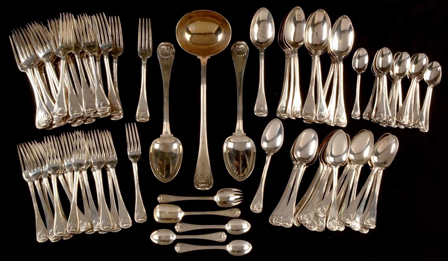 Lot 521 - A George IV suite of silver cutlery