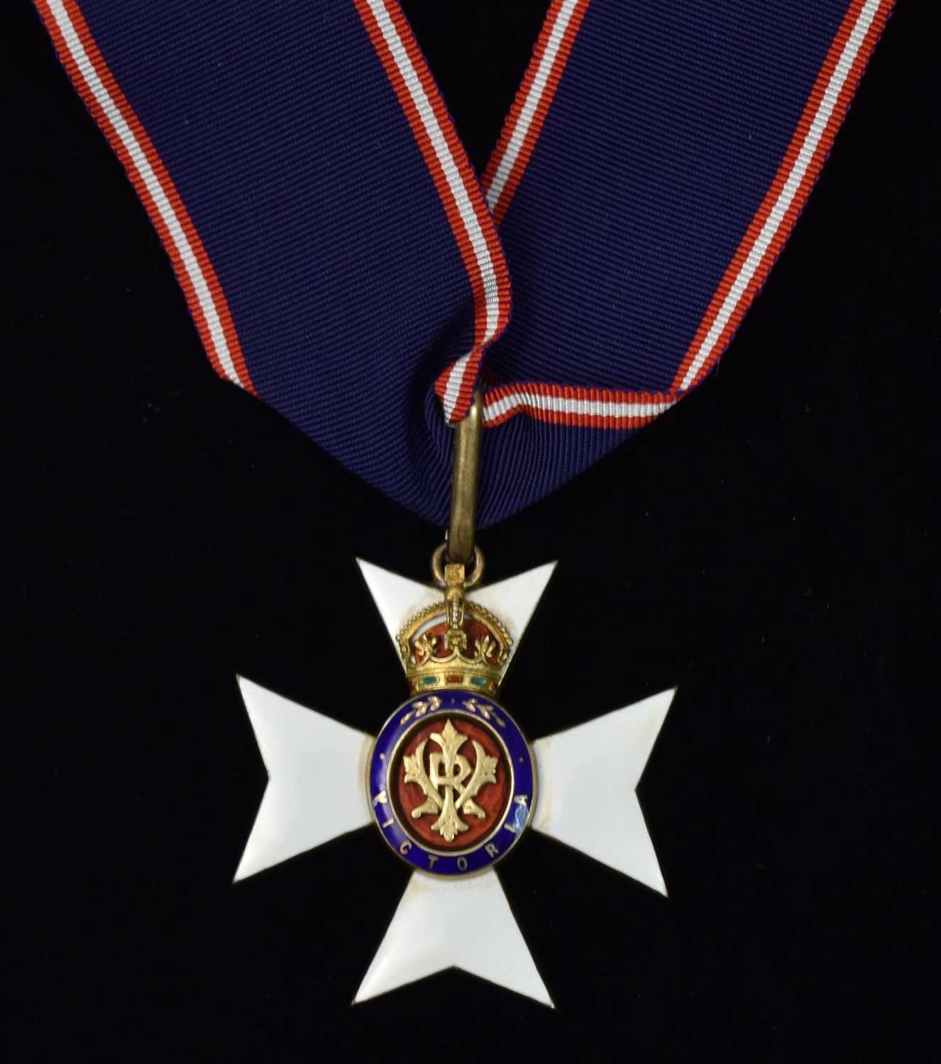 Lot 1511 - The Royal Victorian Order, Commanders neck badge
