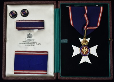 Lot 1511 - The Royal Victorian Order, Commanders neck badge