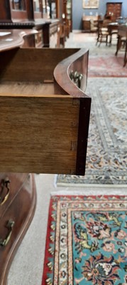Lot 739 - Early 19th Century mahogany serpentine fronted