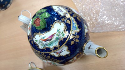 Lot 634 - Extensive Booth's First period Worcester pattern service