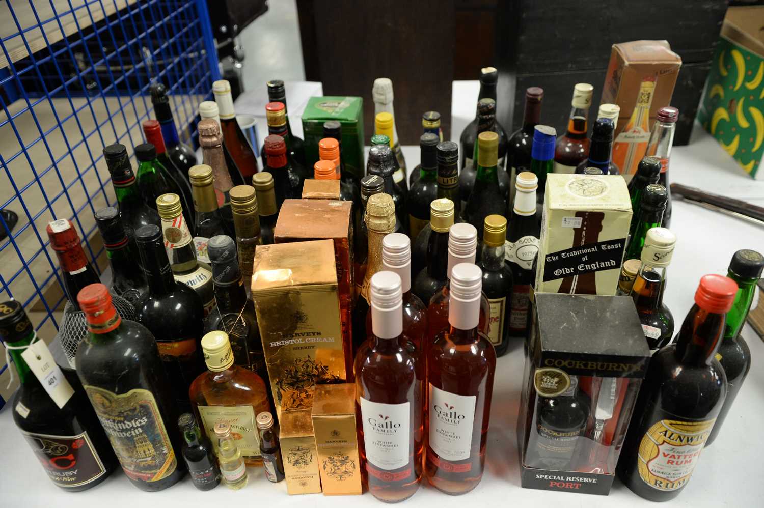 Lot 401 - Alcohol, spirits and other drinks