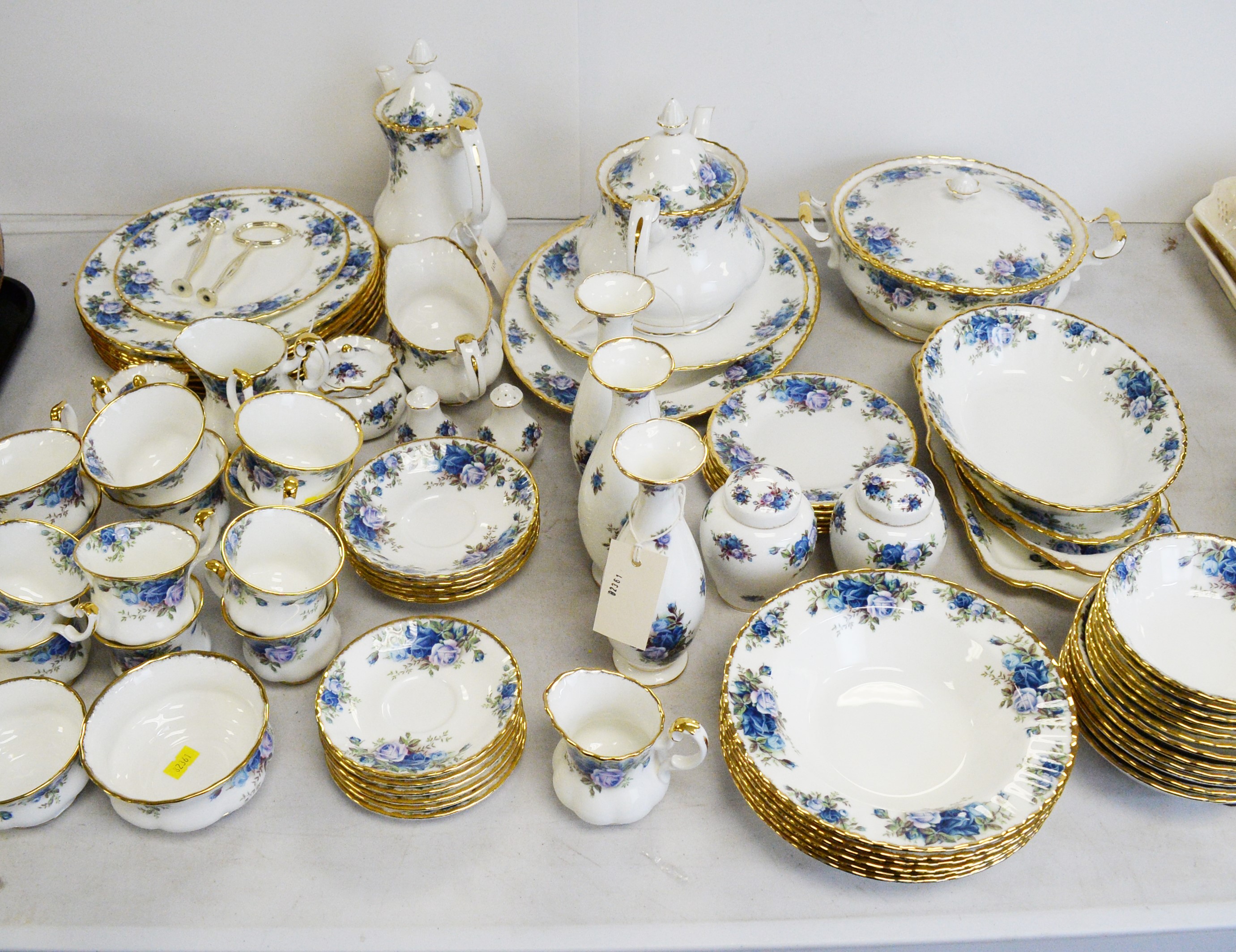 Lot 550 - An extensive Royal Albert 'Moonlight Rose'