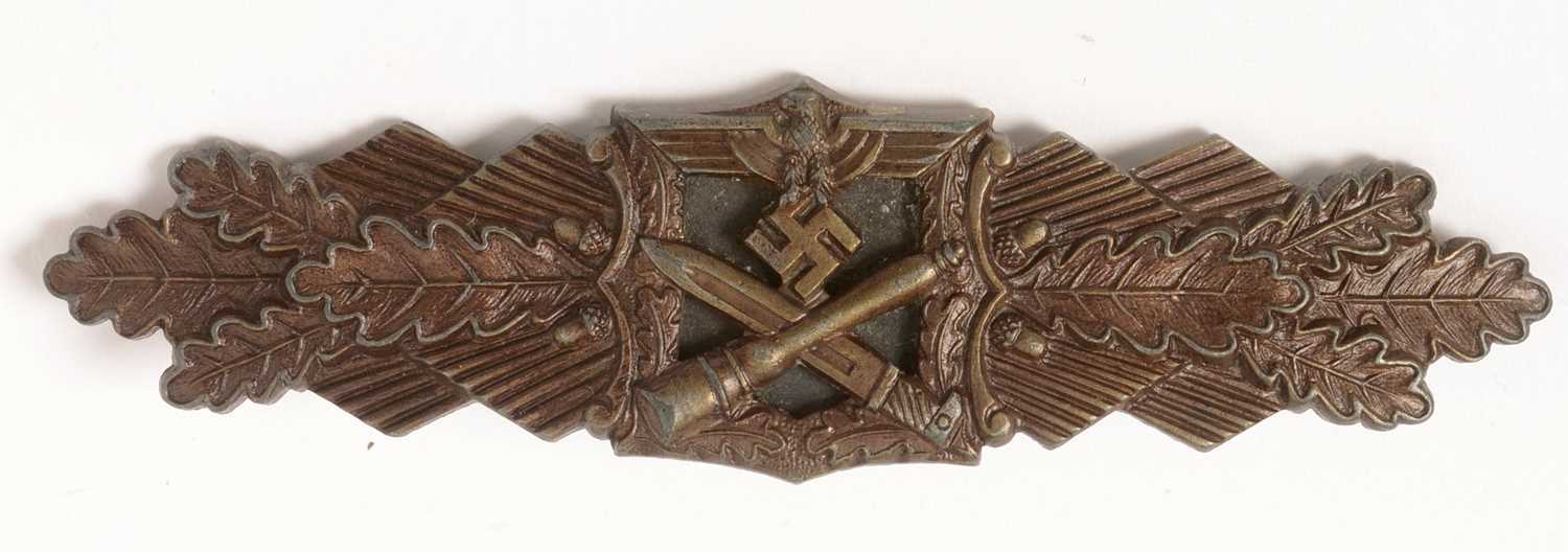 Lot 1164 - WWII German Close Combat clasp