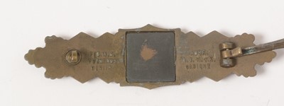Lot 1164 - WWII German Close Combat clasp