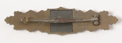 Lot 1164 - WWII German Close Combat clasp