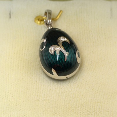 Lot 141 - Faberge: an 18ct white gold limited edition egg pendant