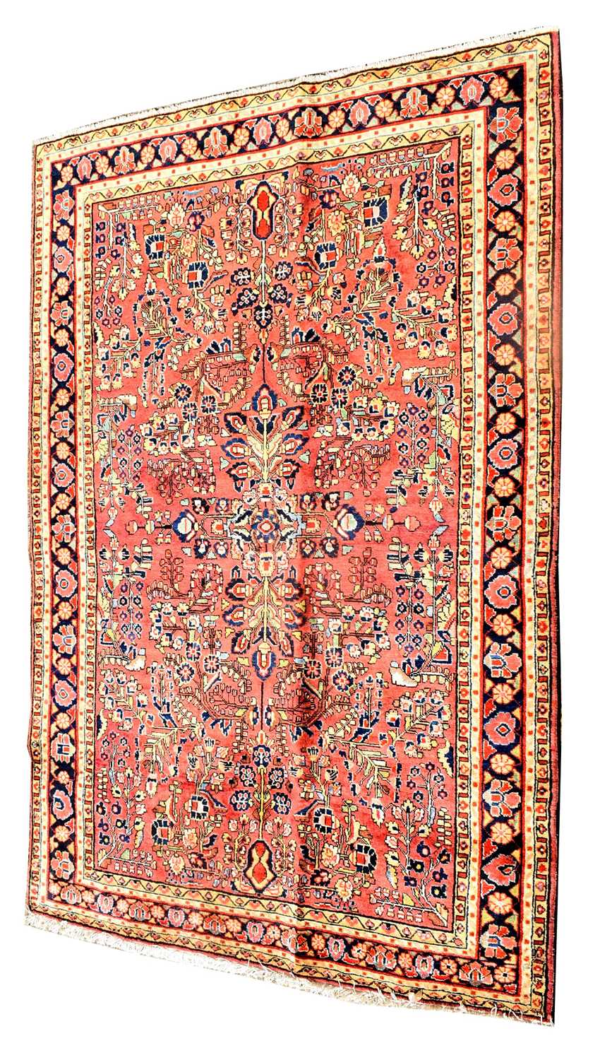 Lot 692 - A Sarough rug