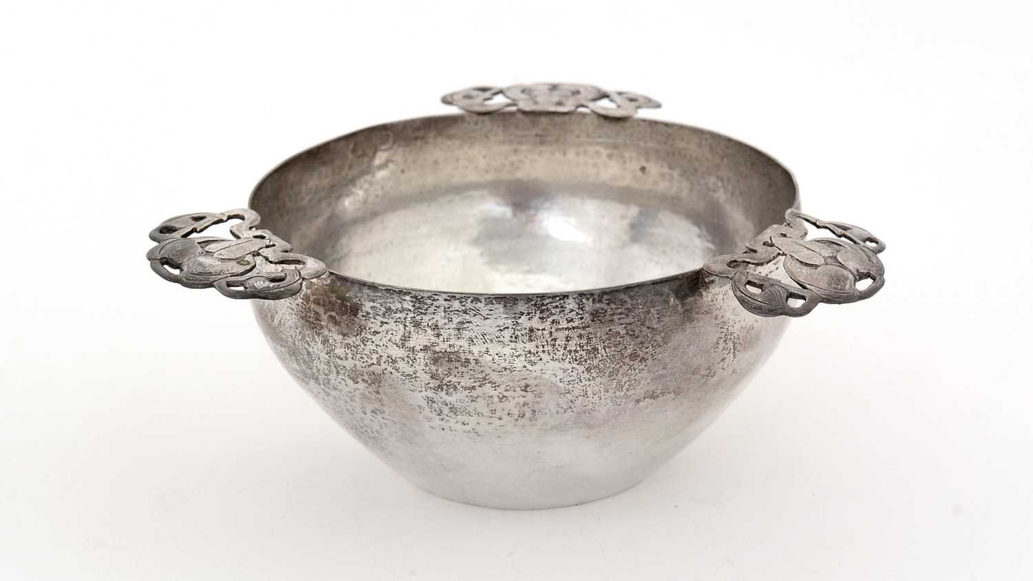 Lot 218 - An Edwardian Art Nouveau silver bowl.