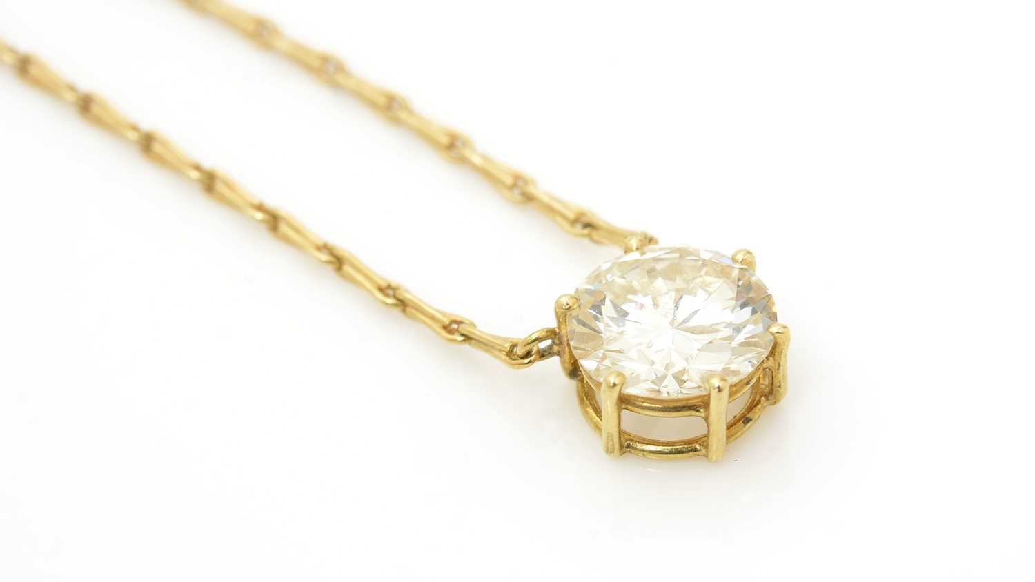 Lot 452 - A single stone diamond pendant