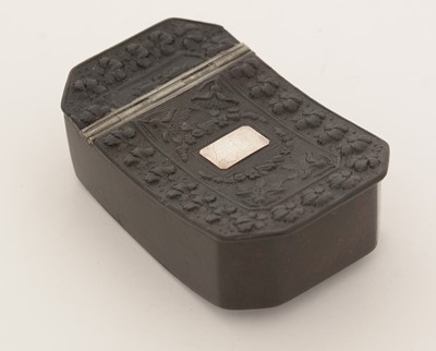 Lot 308 - A George III pressed leather snuff box.