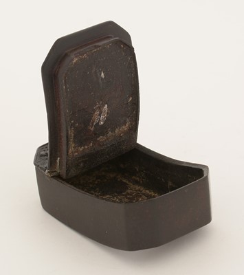 Lot 308 - A George III pressed leather snuff box.