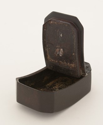 Lot 308 - A George III pressed leather snuff box.