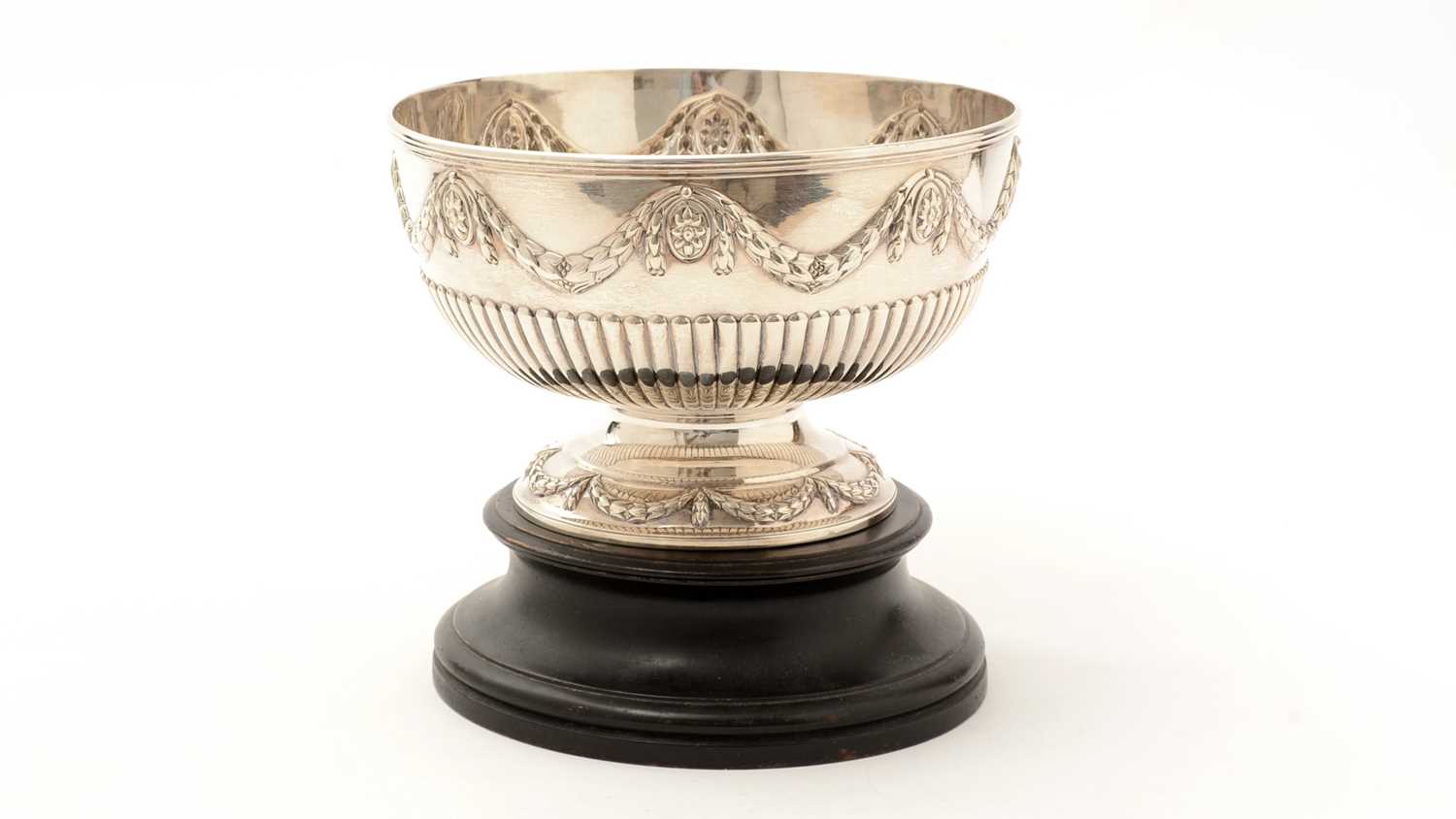 Lot 49 - A late Victorian silver circular rose bowl