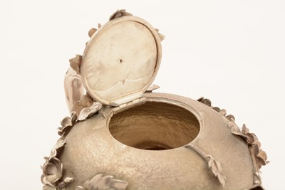 Lot 48 - A William IV silver naturalistic tea pot