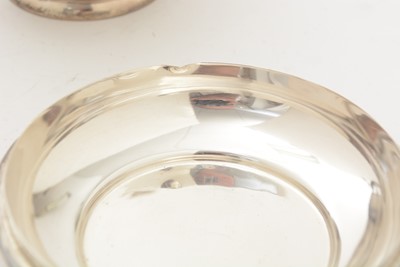 Lot 70 - A matched pair of Edwardian George V silver two handled cups