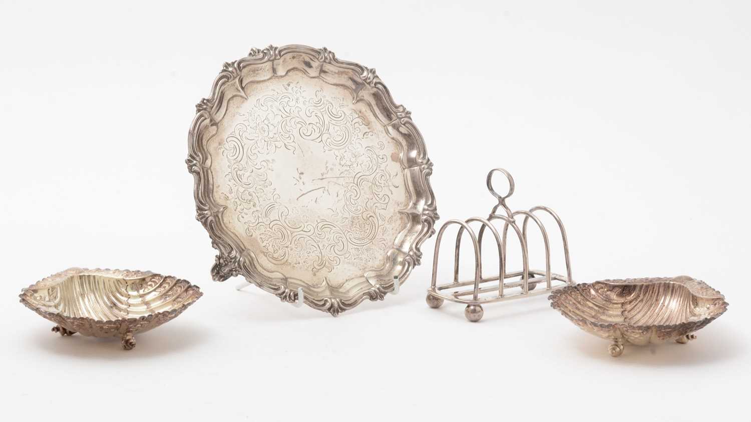 Lot 34 - A small mixed lot of silver