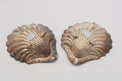 Lot 34 - A small mixed lot of silver