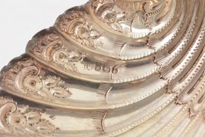 Lot 34 - A small mixed lot of silver