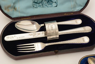 Lot 32 - Two boxed sets of silver