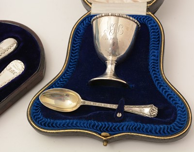 Lot 32 - Two boxed sets of silver