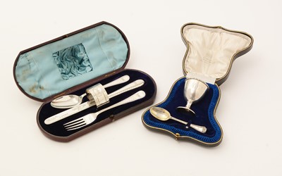 Lot 32 - Two boxed sets of silver