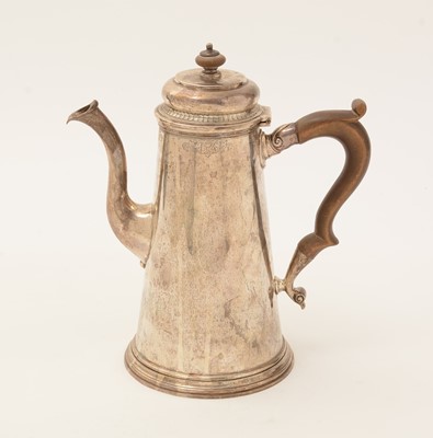 Lot 71 - A George V silver coffee pot
