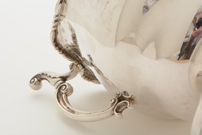 Lot 100 - George V Irish silver two-handled cup