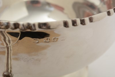 Lot 100 - George V Irish silver two-handled cup