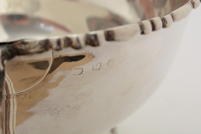 Lot 100 - George V Irish silver two-handled cup
