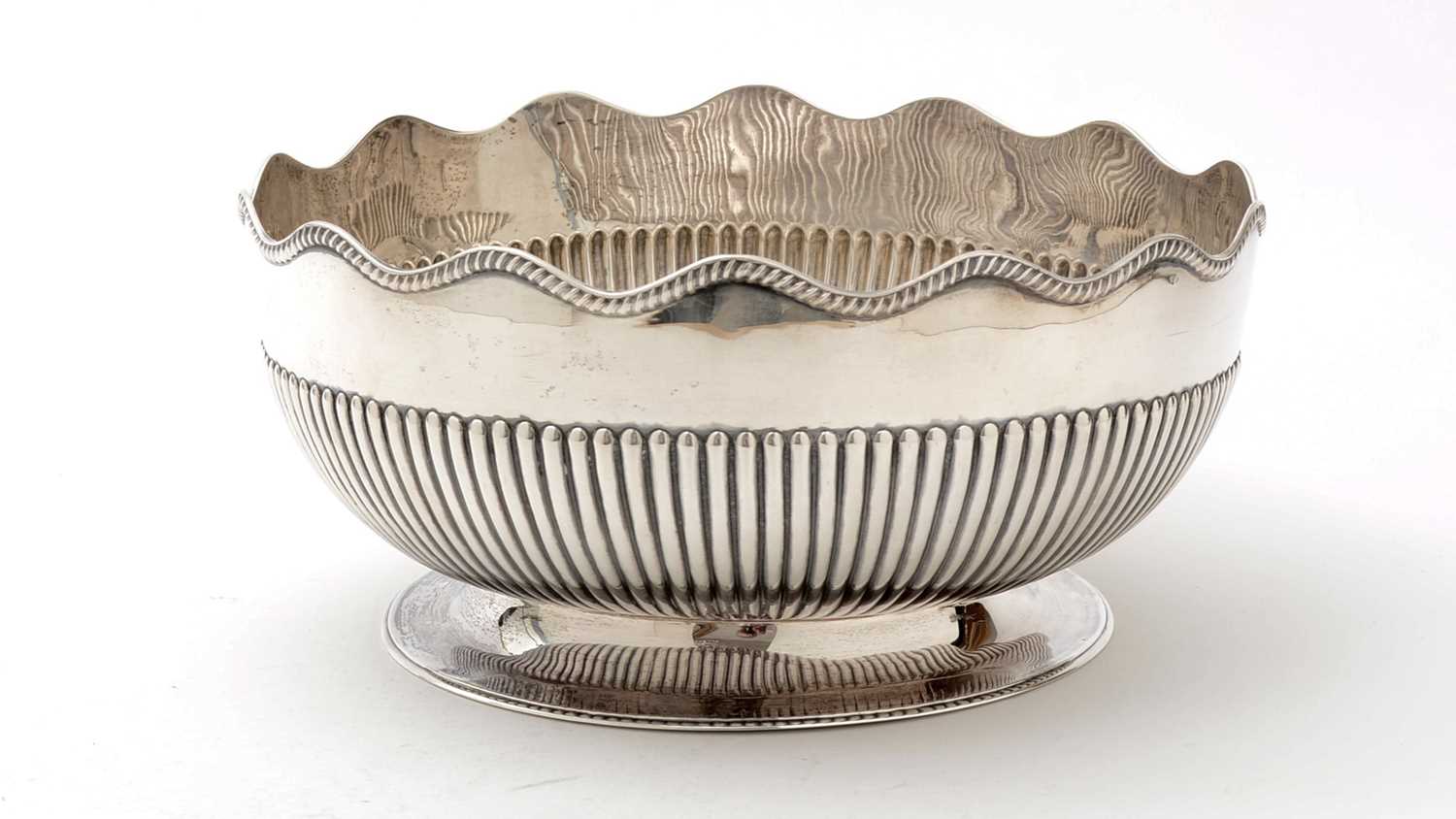 Lot 101 - A late Victorian silver rose bowl