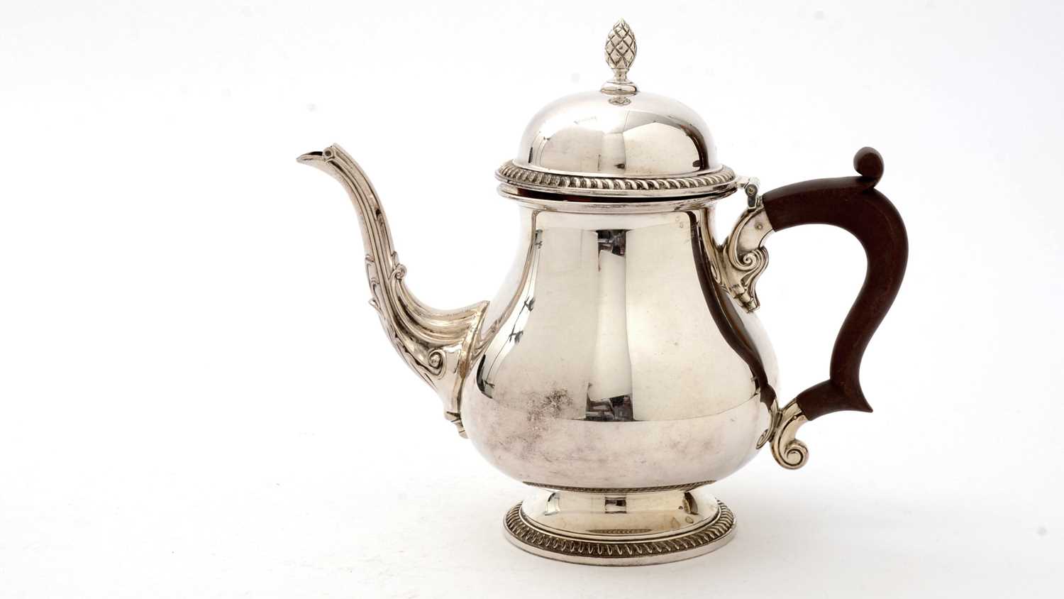 Lot 3 - An Elizabeth II silver teapot