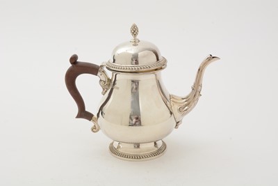 Lot 3 - An Elizabeth II silver teapot
