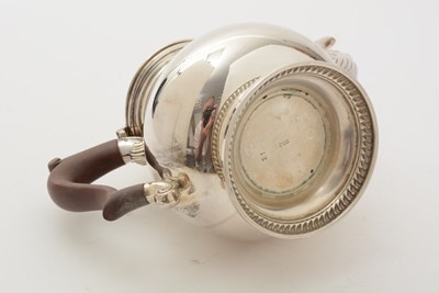Lot 3 - An Elizabeth II silver teapot