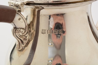 Lot 3 - An Elizabeth II silver teapot