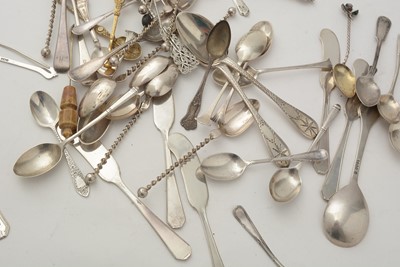 Lot 43 - An Edwardian silver trowel; small silver spoons; and a set of six American butter spreaders