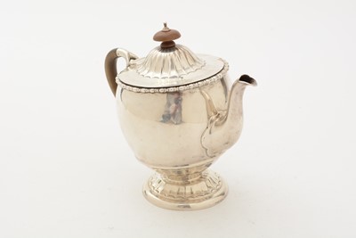Lot 85 - ﻿A George V silver teapot and matching sugar bowl