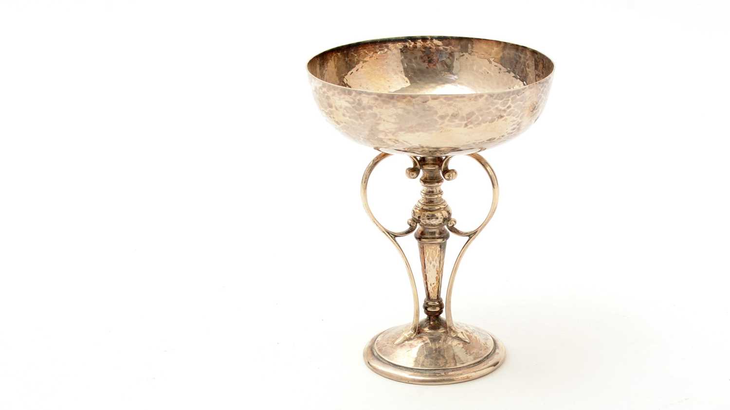 Lot 103 - An Edwardian art nouveau silver pedestal cup