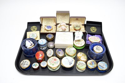 Lot 146 - A selection of enamel pill boxes