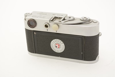 Lot 800 - A Leica M2 camera