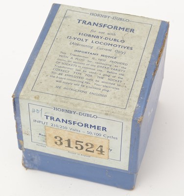 Lot 87 - Hornby Dublo 00-gauge electric train set, and other items