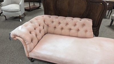 Lot 1 - Howard & Sons Ltd: A Victorian chaise longue upholstered in salmon pink fabric