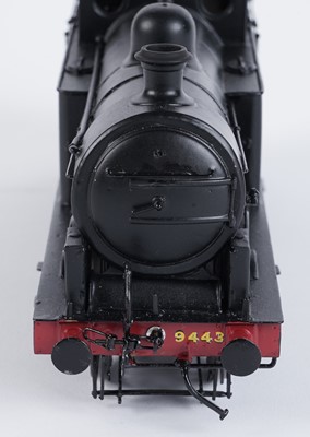 Lot 29 - A metal kit-built 0-gauge 0-6-2 locomotive
