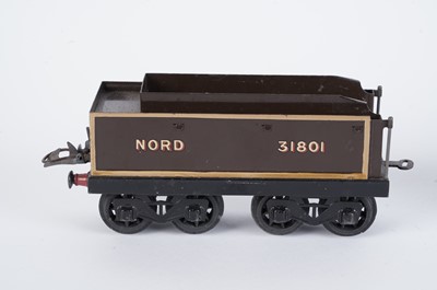 Lot 156 - A Hornby 0-gauge 4-4-2 locomotive and eight-wheel tender