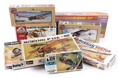 Lot 201 - A collection of model kits from Airfix and other makers