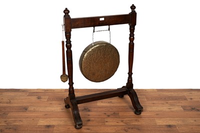 Lot 6 - An early 20th Century oak and brass dinner gong