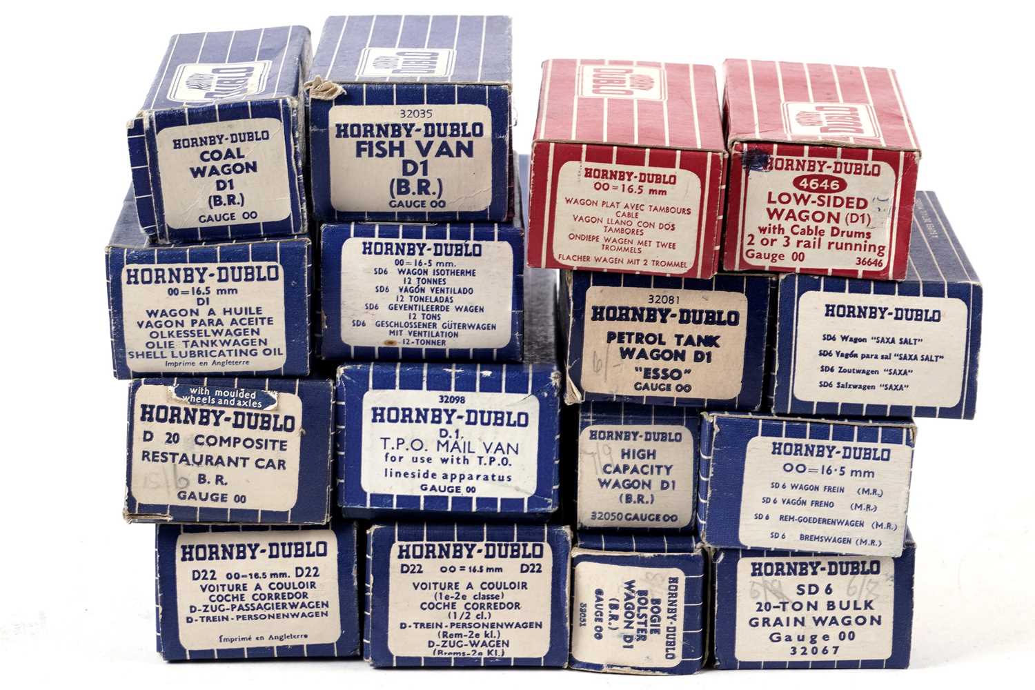 Lot 64 - A collection of Hornby Dublo railway models