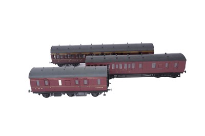 Lot 32 - Three 0-gauge kit-built carriages