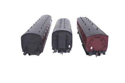 Lot 32 - Three 0-gauge kit-built carriages